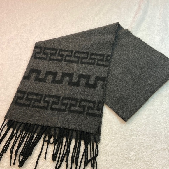 Geoffrey Beene Winter Scarf Wrap Reversible Acrylic Made in Italy Unisex - Picture 1 of 7